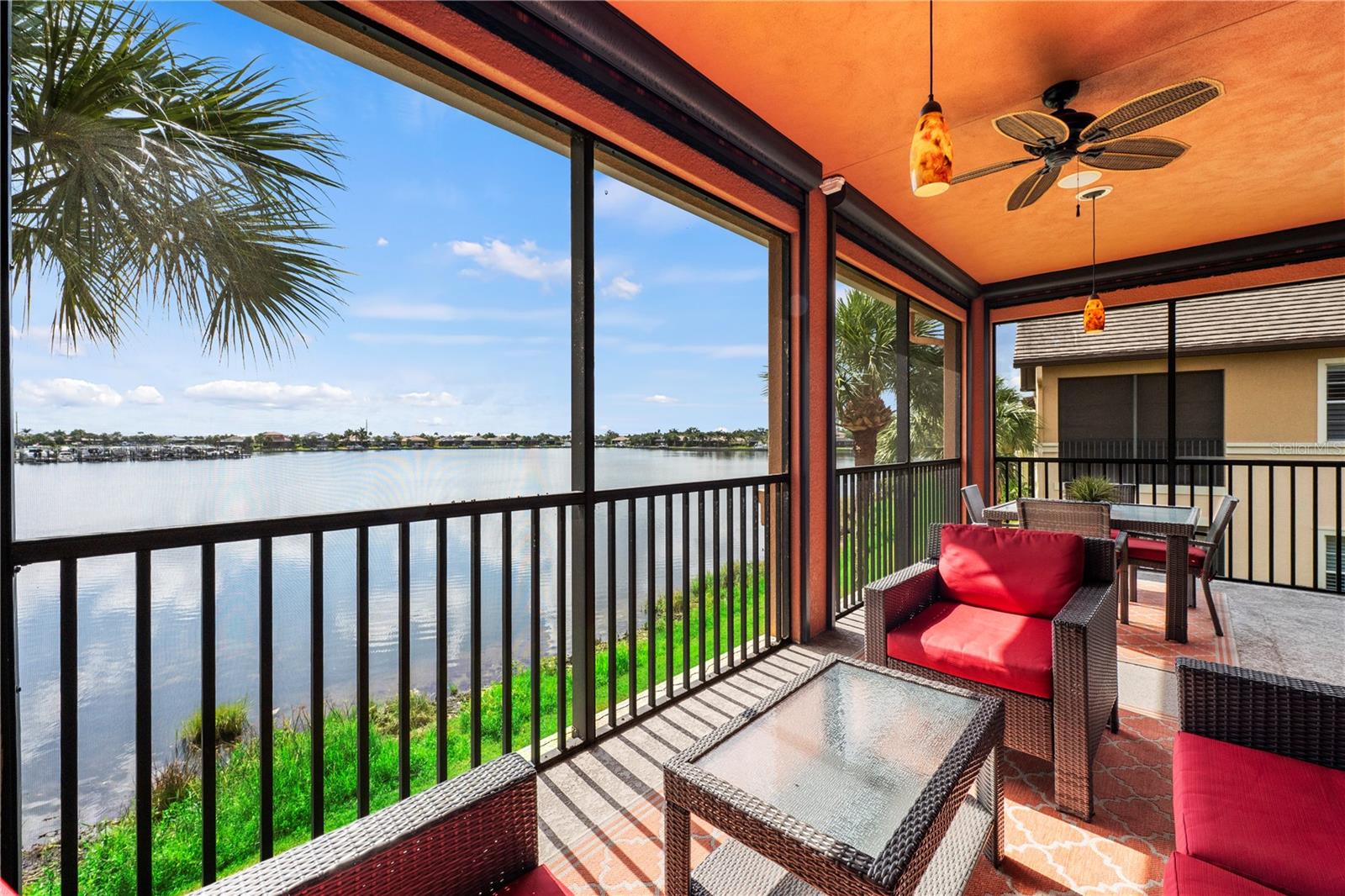 1139 RIVERSCAPE ST #2