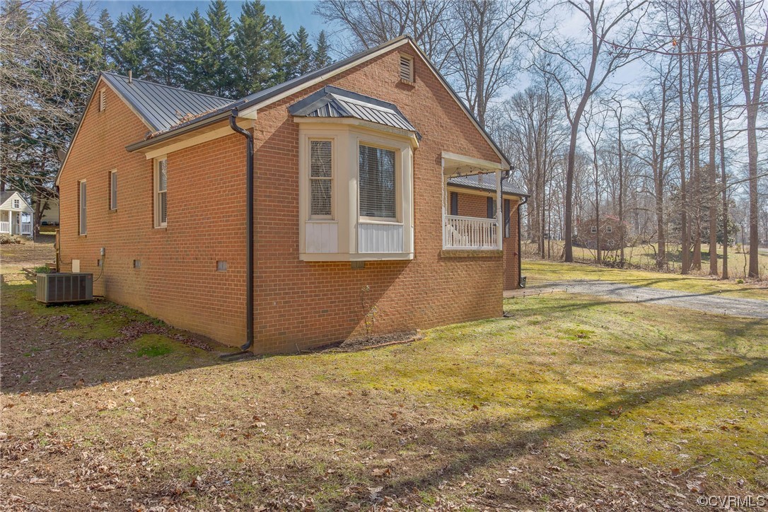 8551 WOODLAND Dr