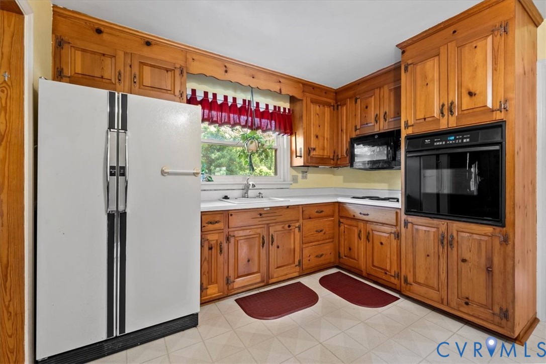 2418 Pineway Dr
