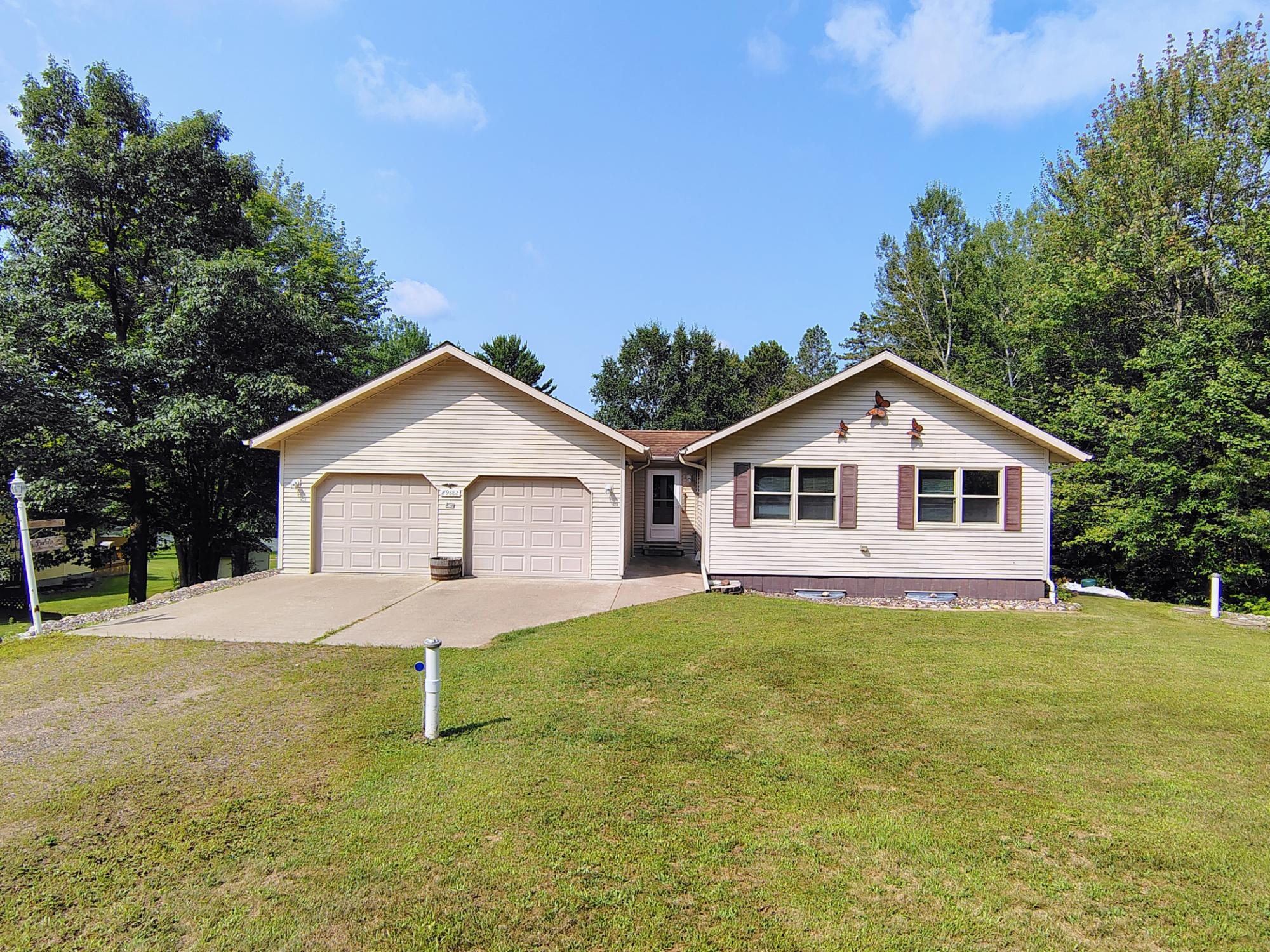 N9882 WOODLAND LN