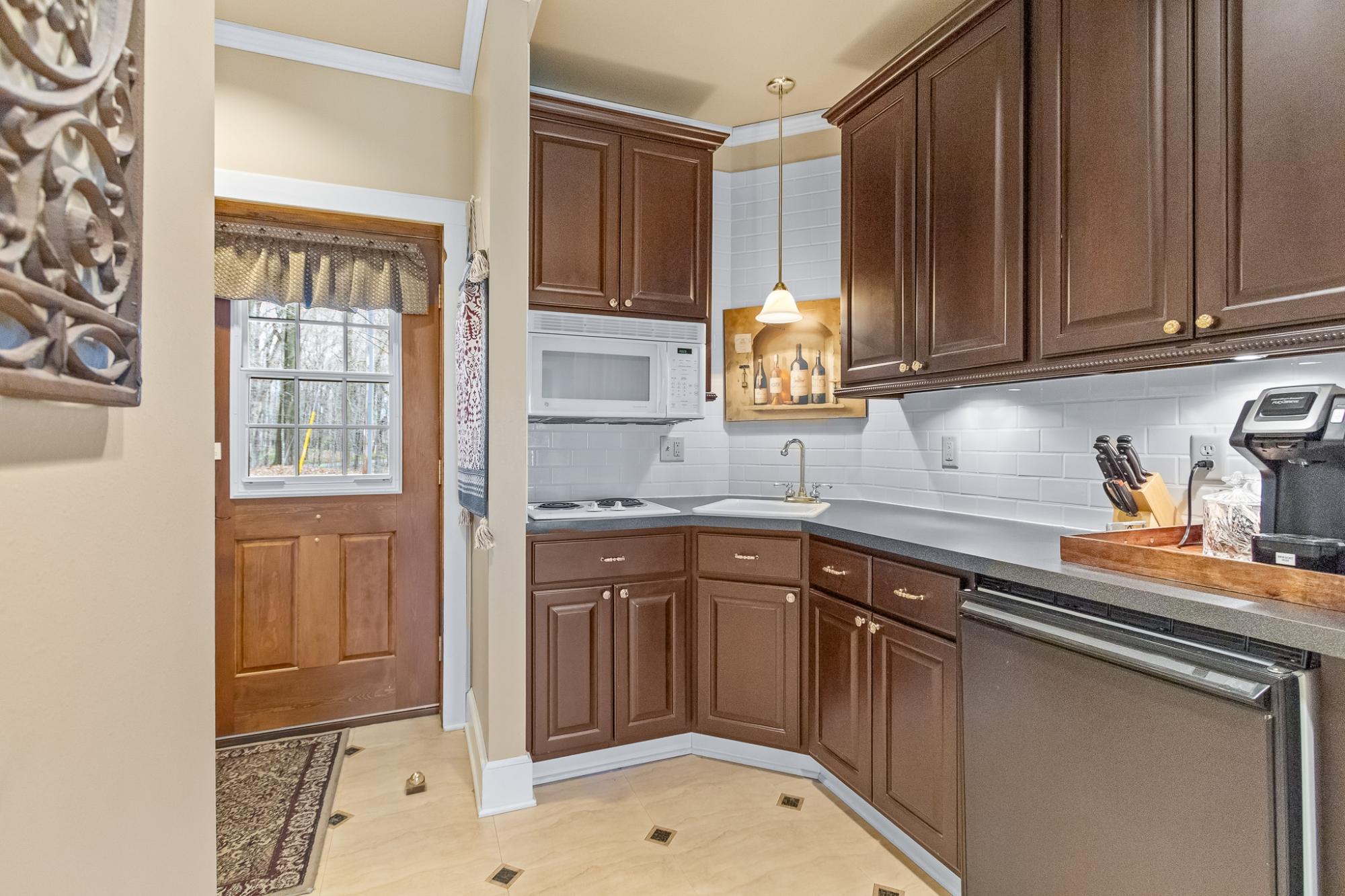 N16517 LAKESHORE DR
