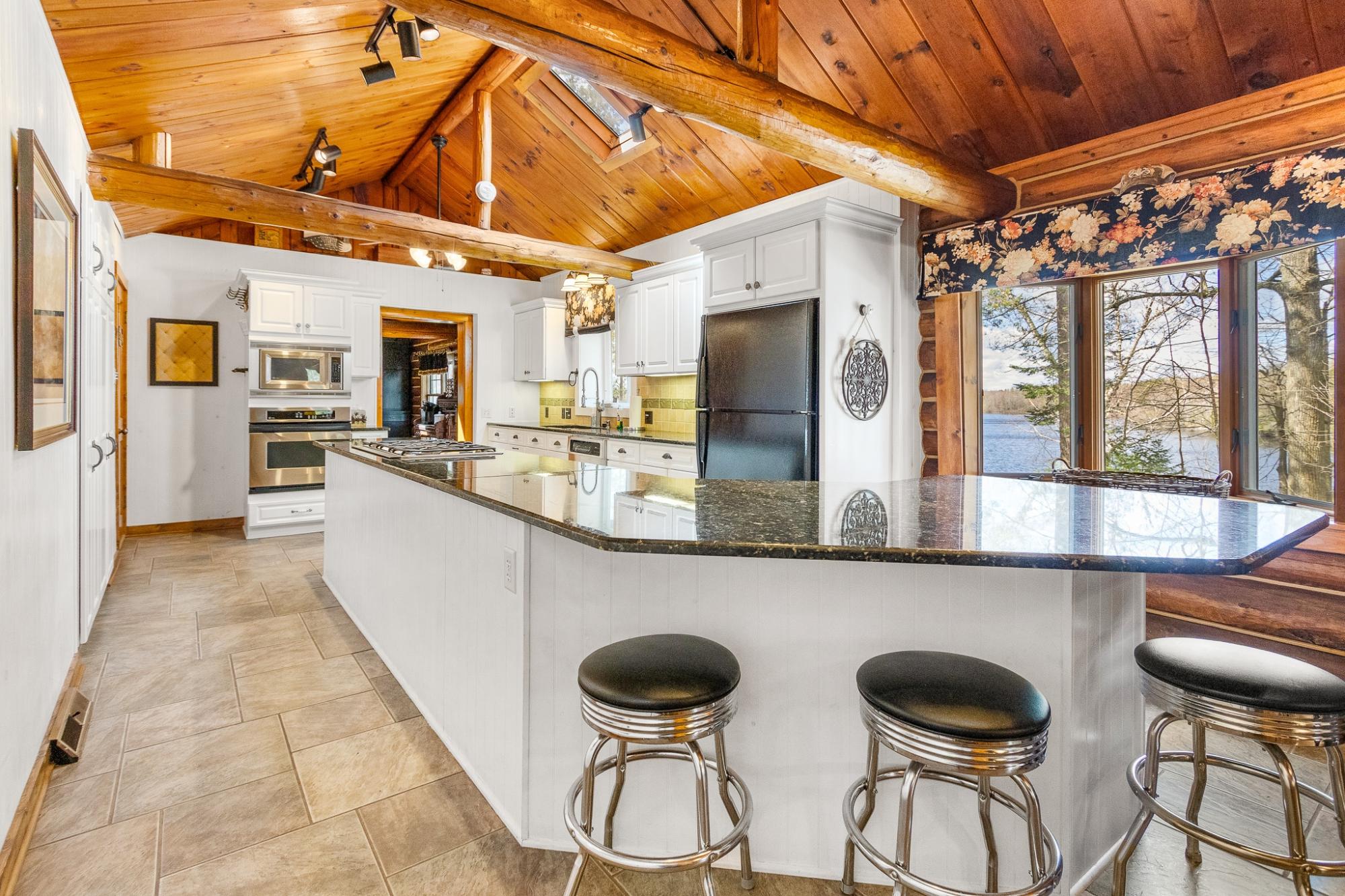 N16517 LAKESHORE DR