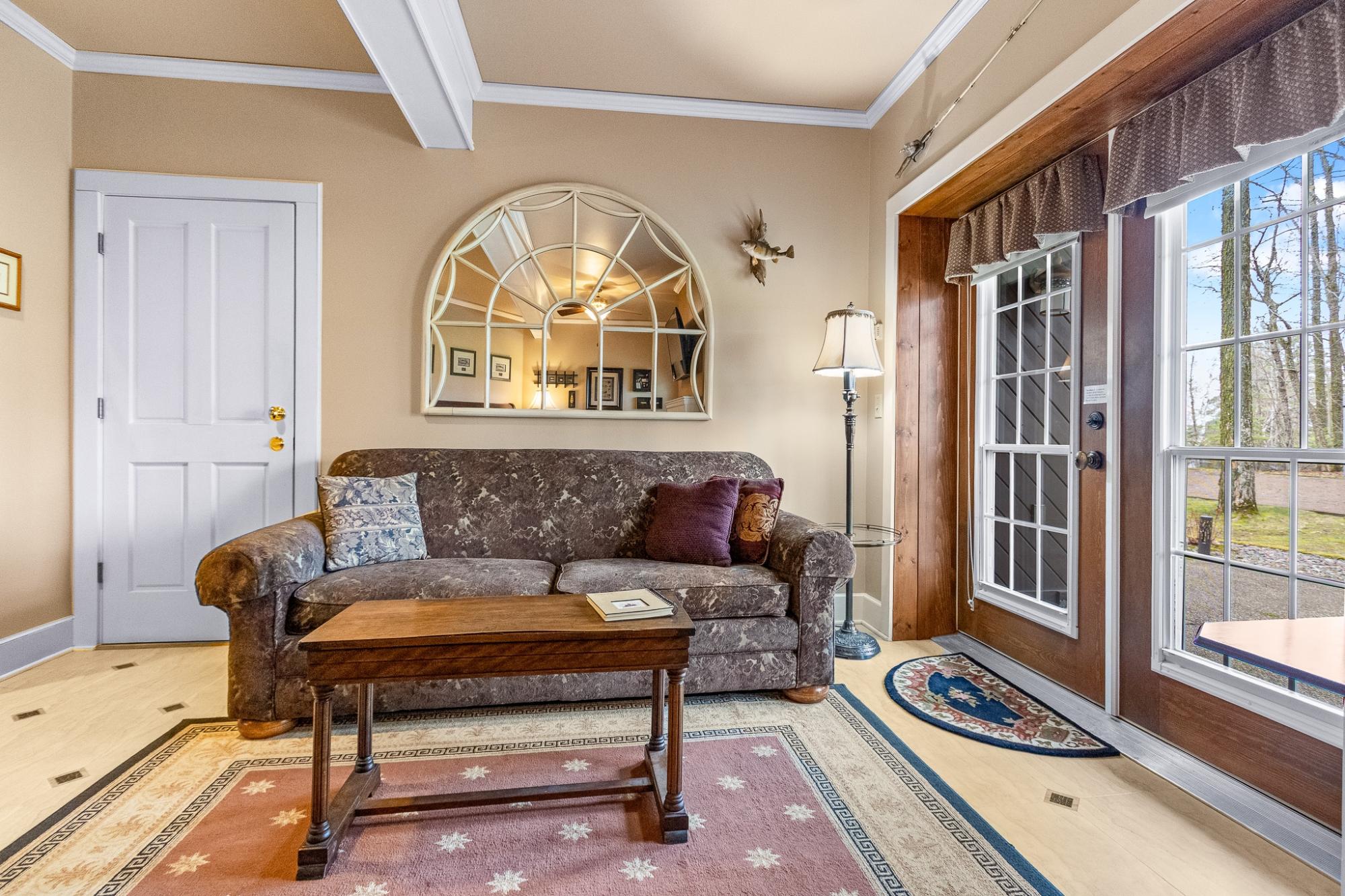 N16517 LAKESHORE DR