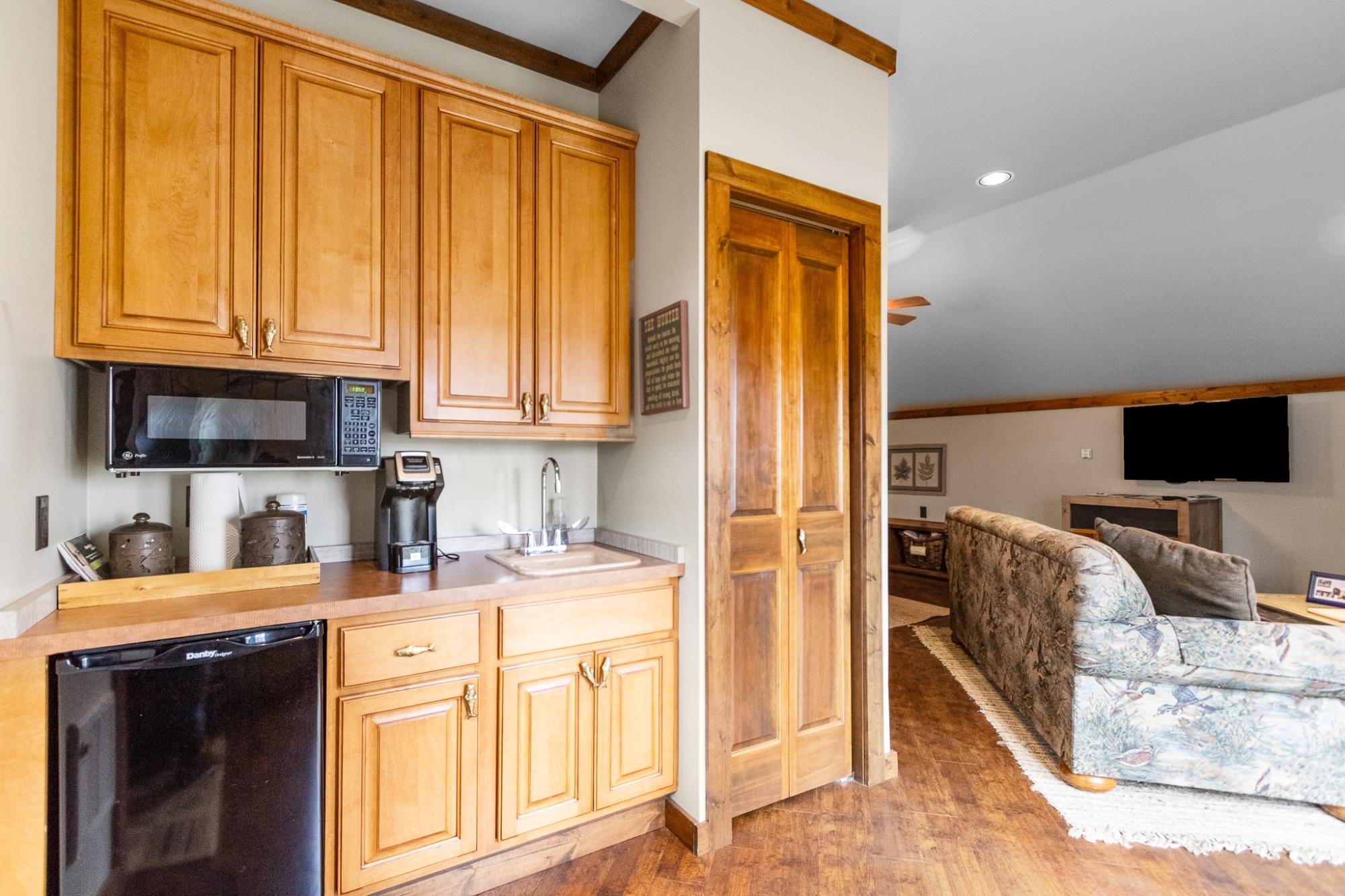 N16517 LAKESHORE DR
