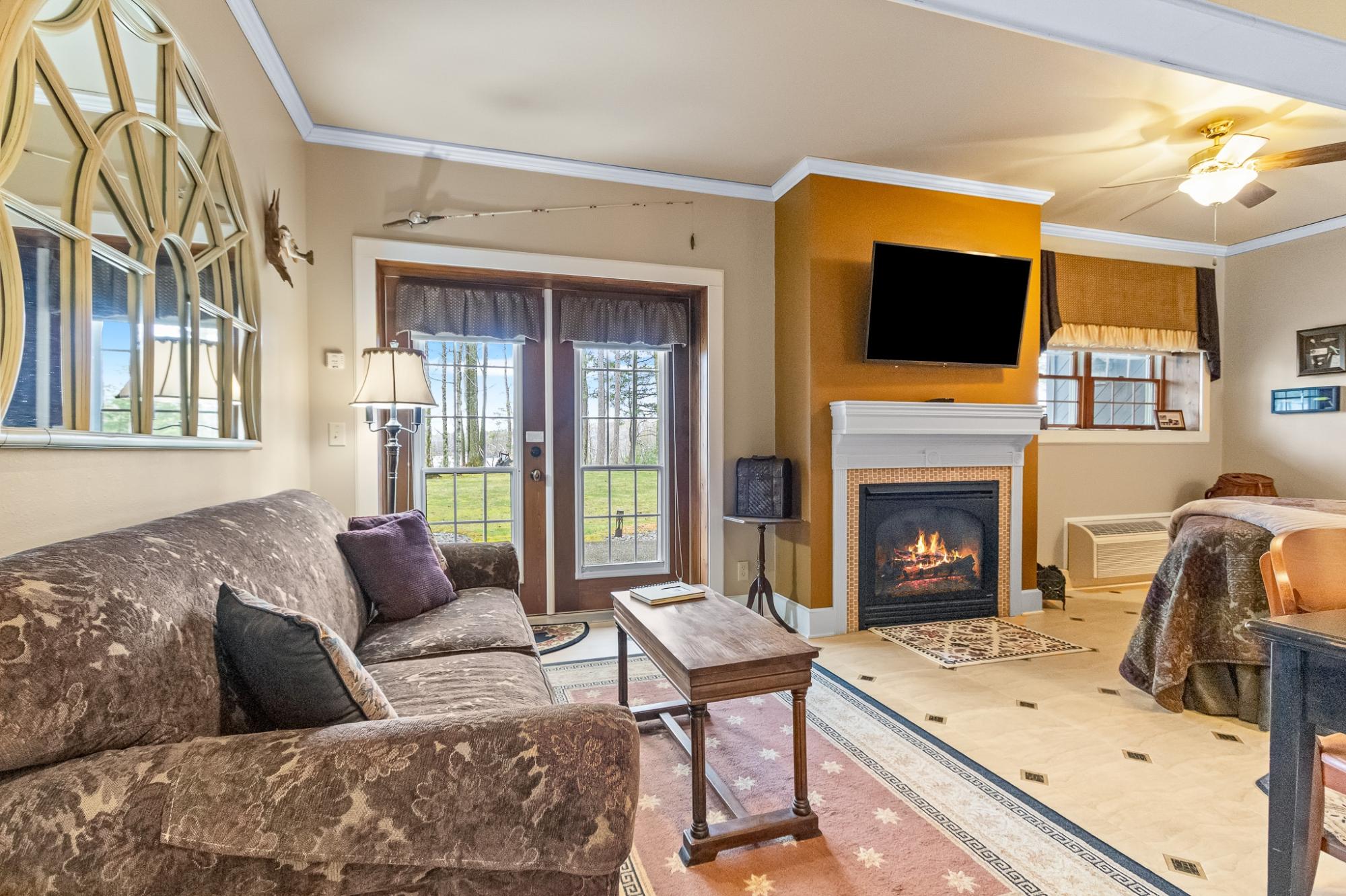 N16517 LAKESHORE DR