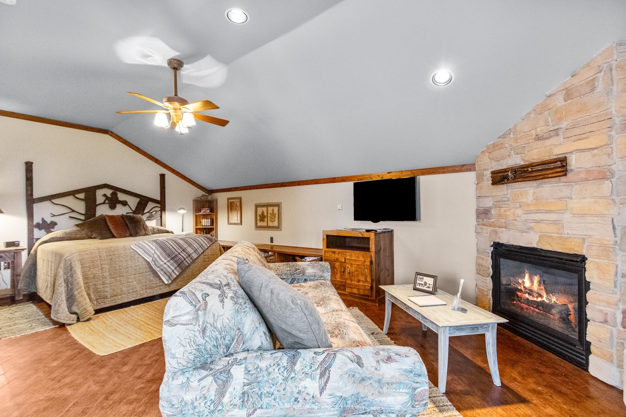 N16517 LAKESHORE DR