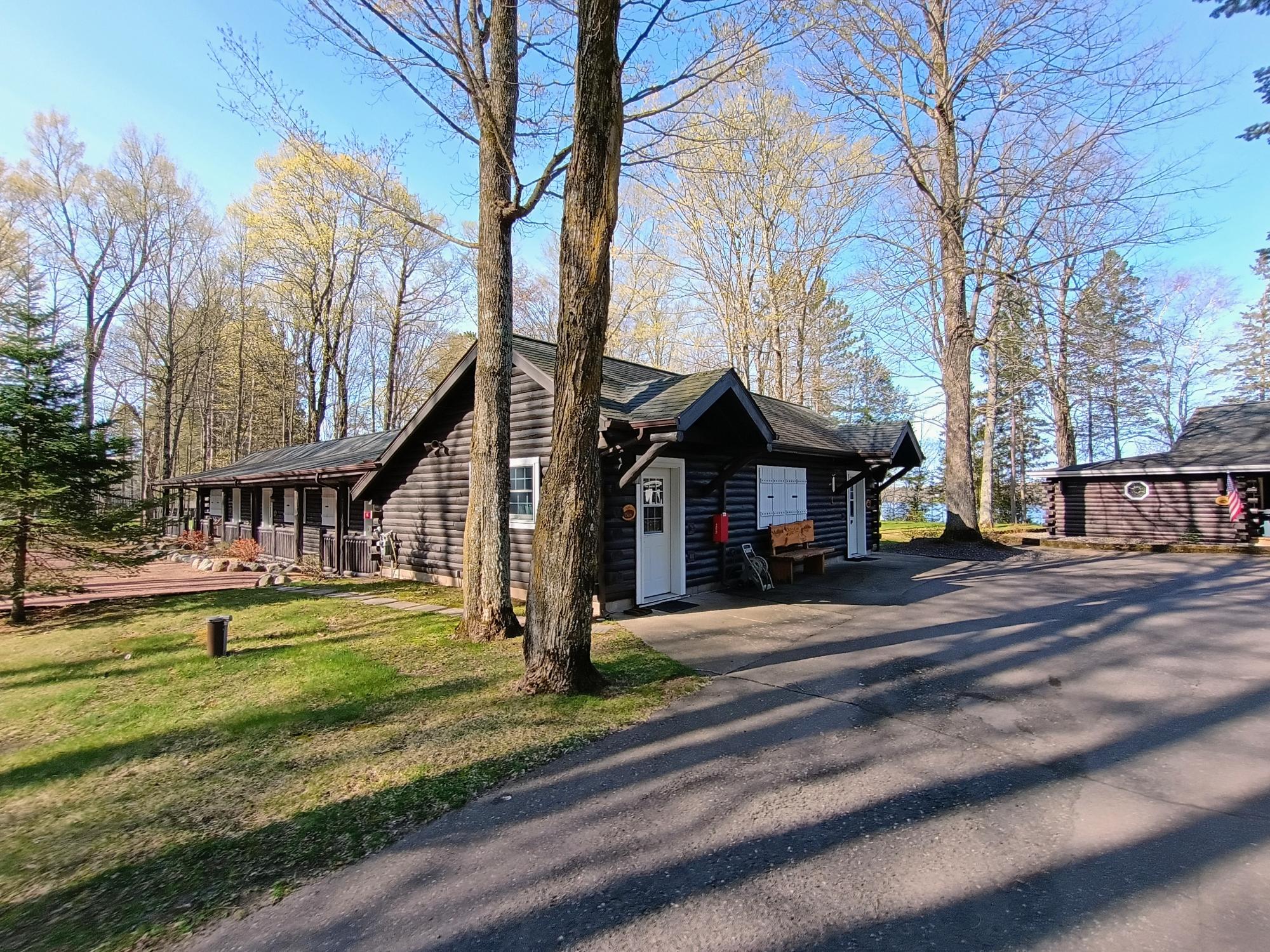 N16517 LAKESHORE DR