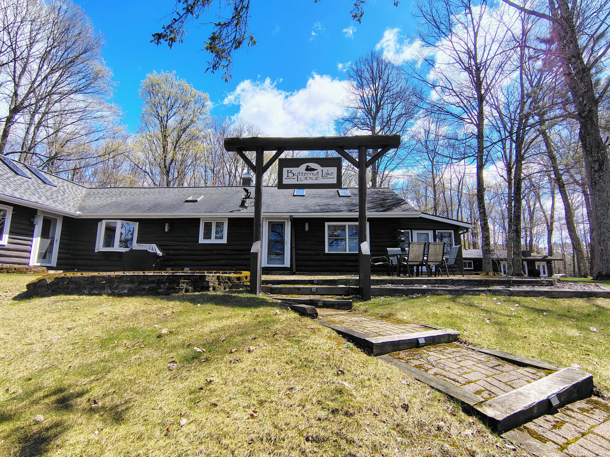 N16517 LAKESHORE DR