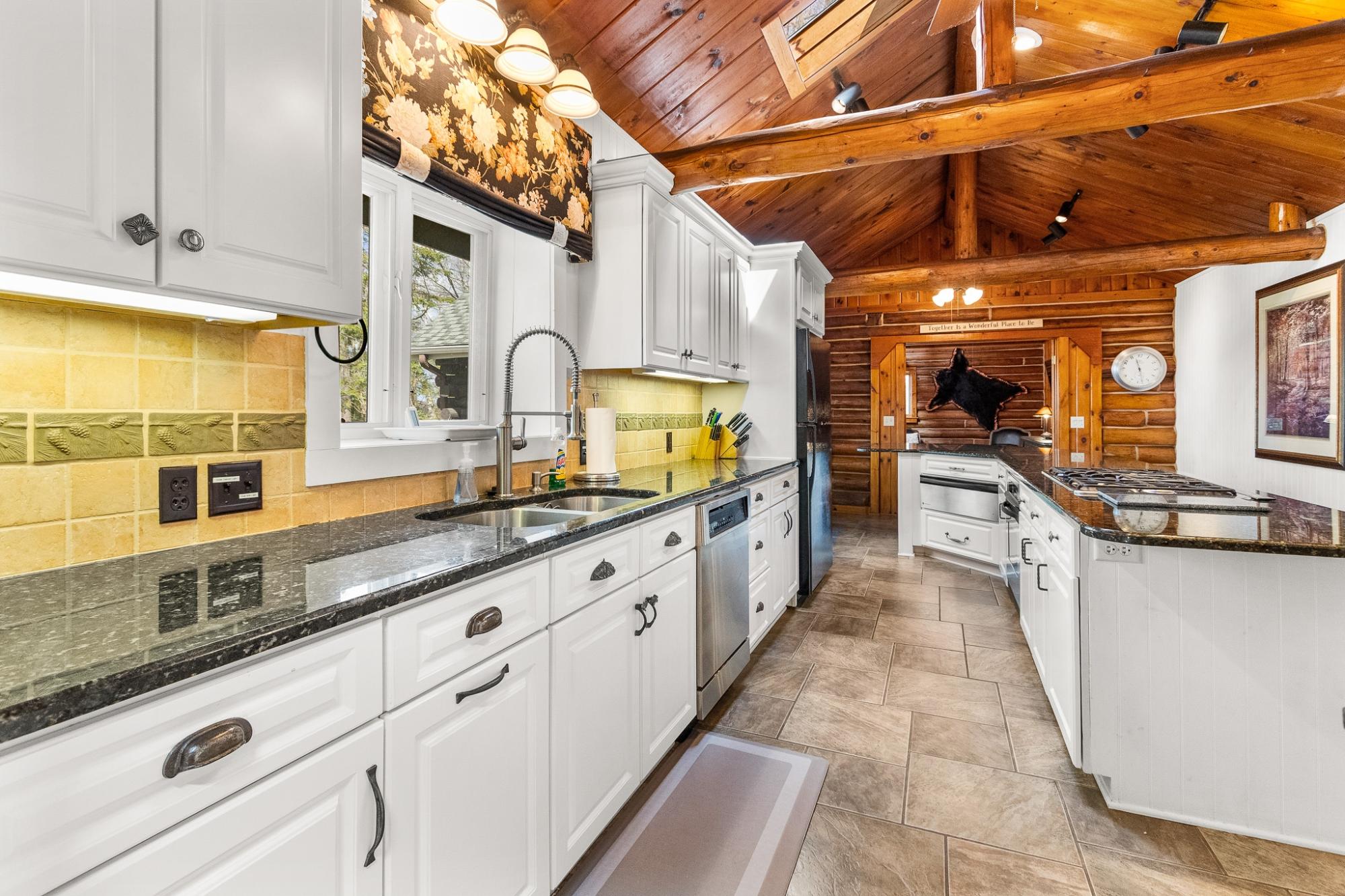 N16517 LAKESHORE DR