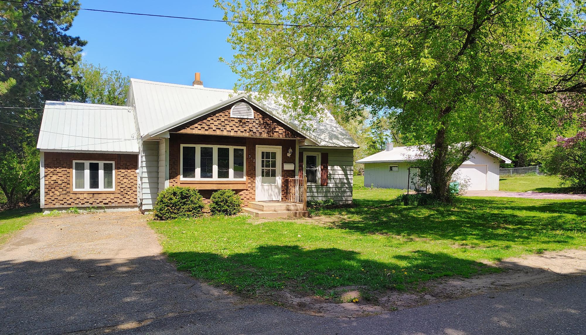 312 MAPLE ST
