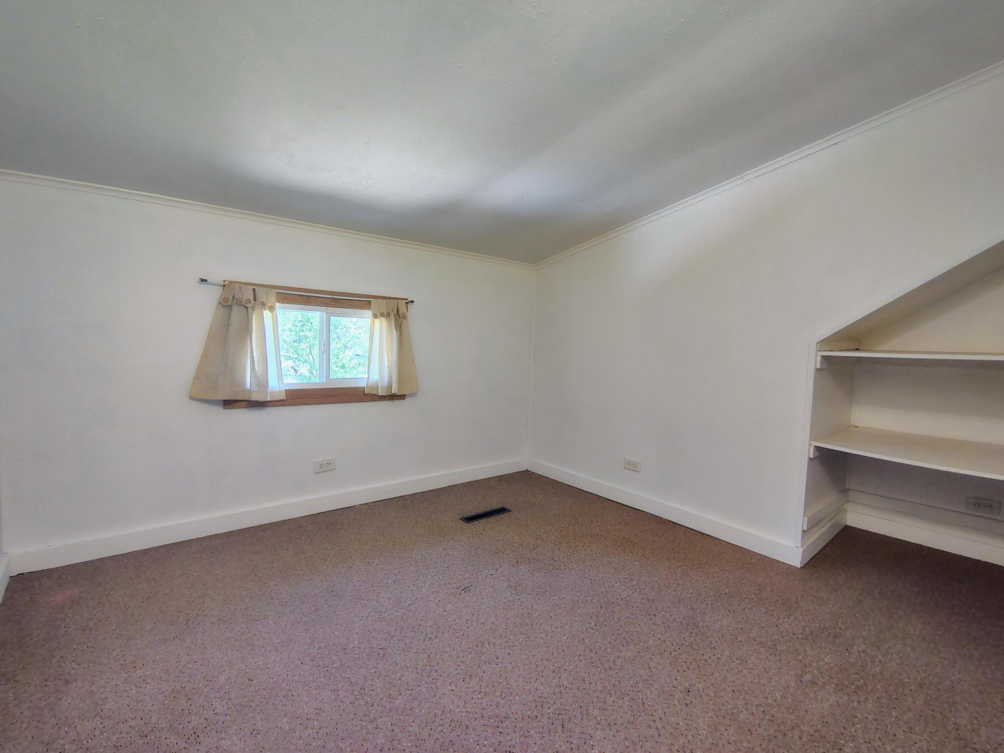 312 MAPLE ST