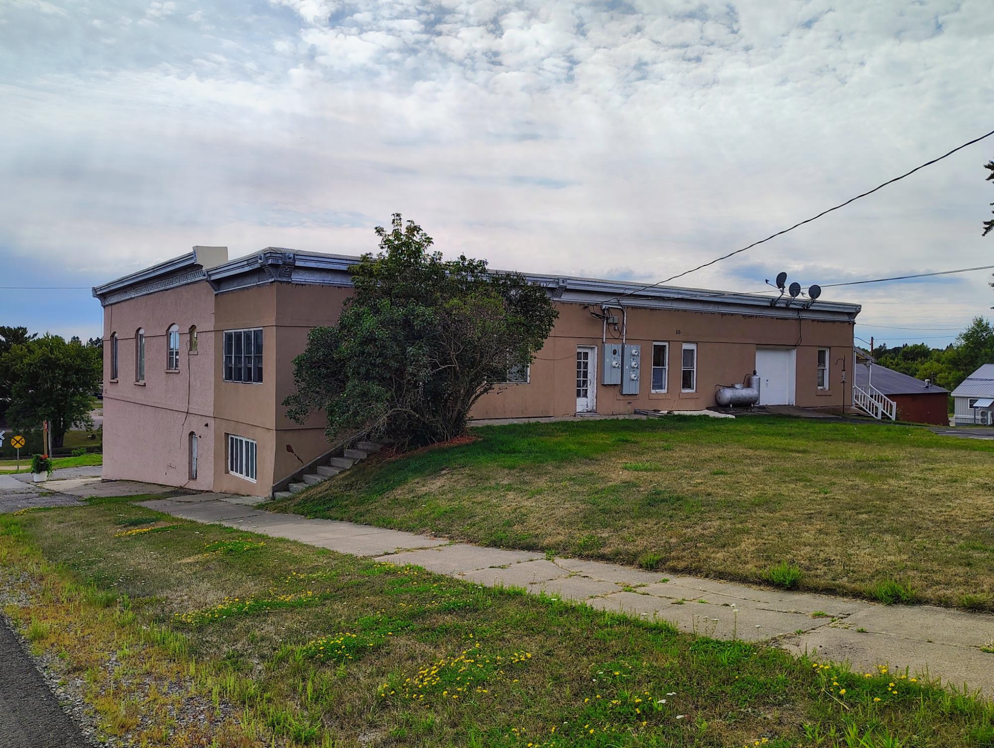 130 W 1ST ST