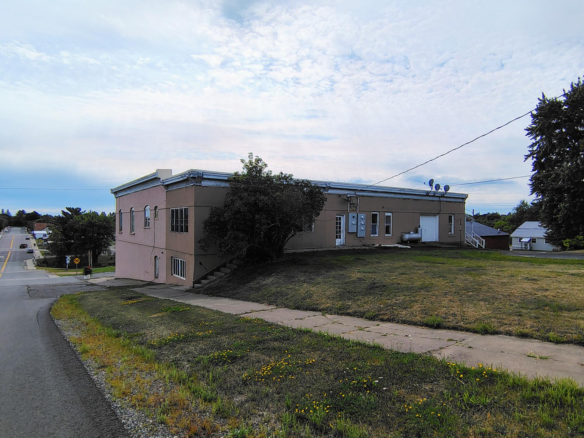 130 W 1ST ST