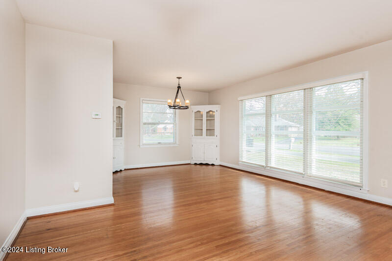 704 Victoria Pl