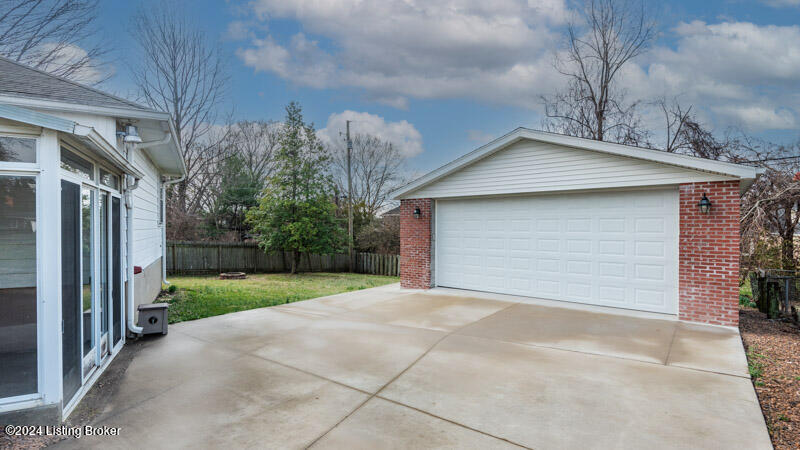 704 Victoria Pl