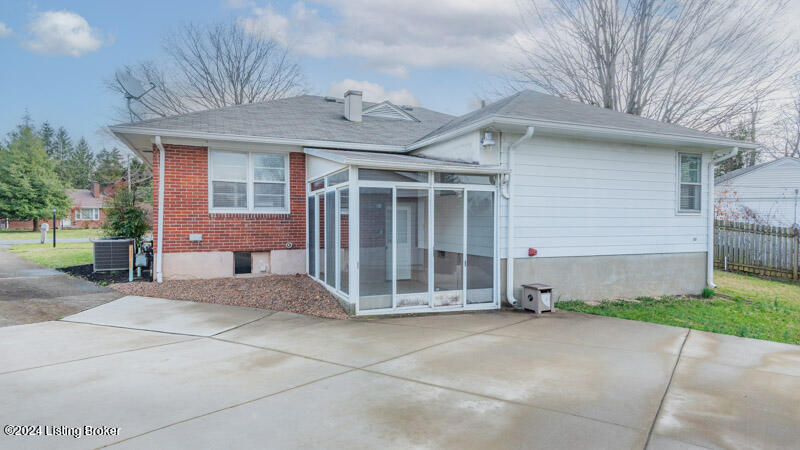 704 Victoria Pl