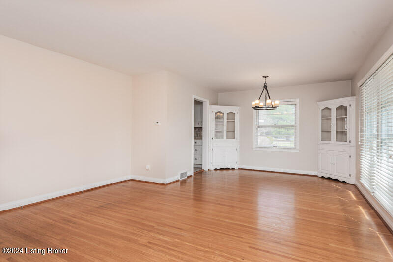 704 Victoria Pl