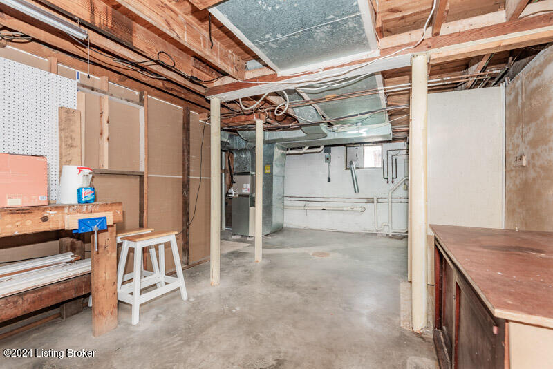 704 Victoria Pl