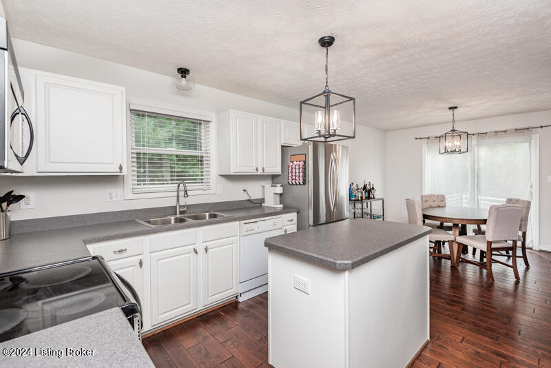 11906 Stable Springs Dr