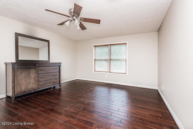 11906 Stable Springs Dr