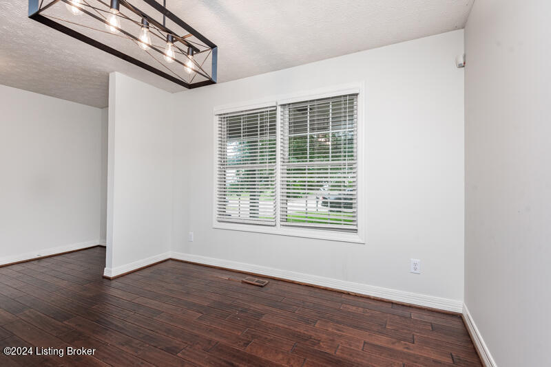 11906 Stable Springs Dr