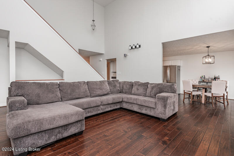 11906 Stable Springs Dr