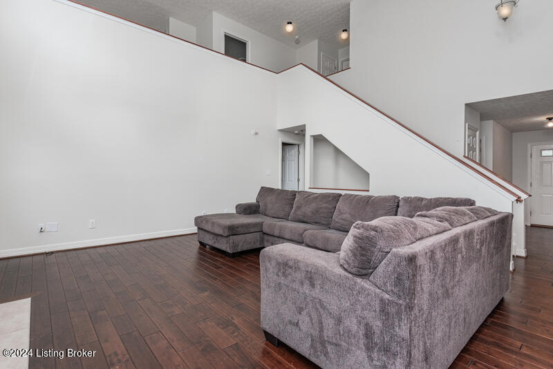 11906 Stable Springs Dr