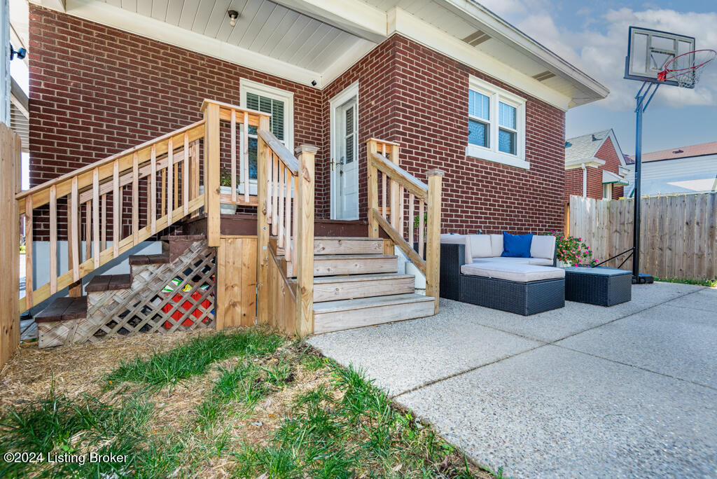 855 Melford Ave
