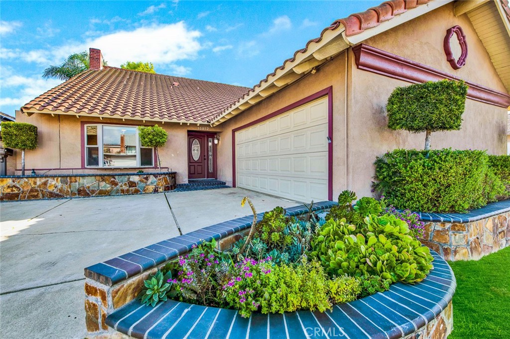 10852 La Terraza Avenue