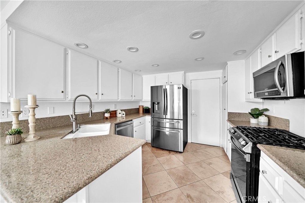 18072 Metcalf Lane