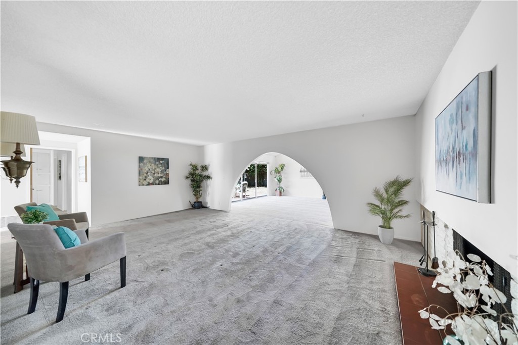 17087 Buttonwood Street