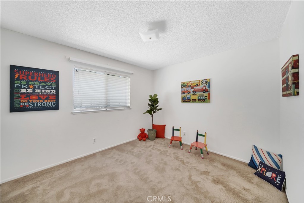 17087 Buttonwood Street