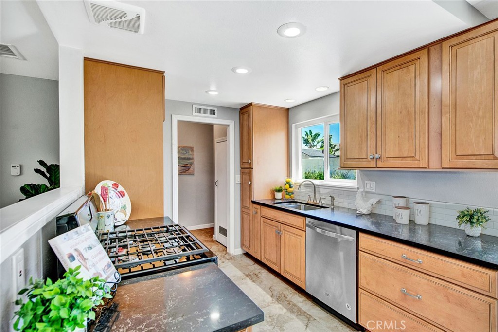 5022 Bluejay Circle