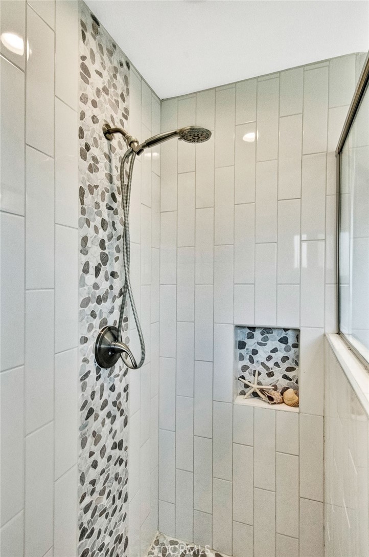 5022 Bluejay Circle