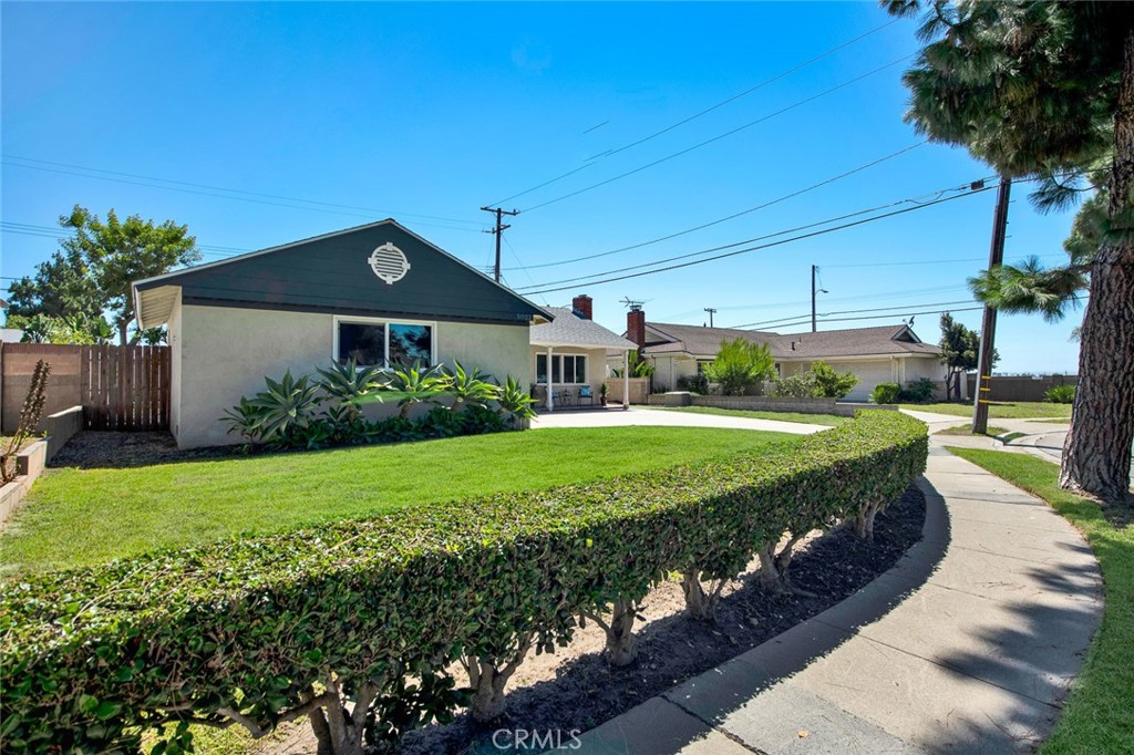 5022 Bluejay Circle