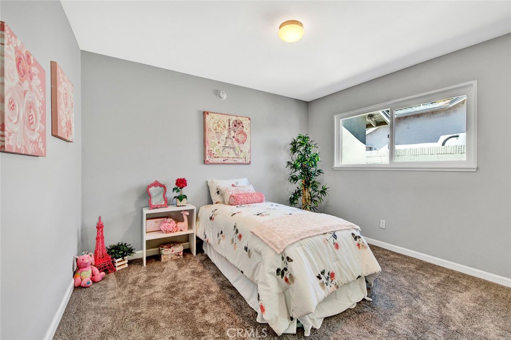5022 Bluejay Circle