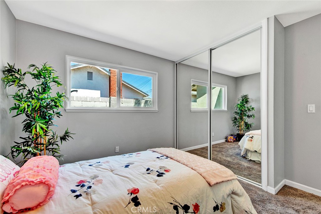 5022 Bluejay Circle
