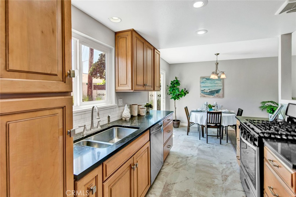 5022 Bluejay Circle
