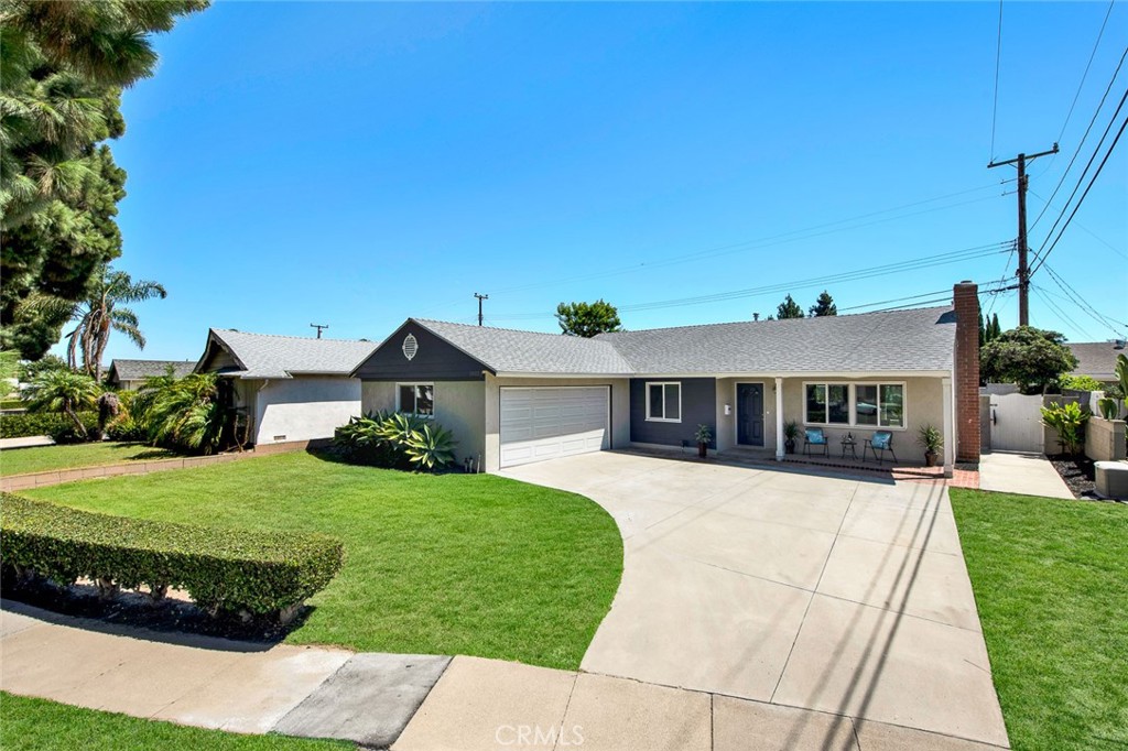5022 Bluejay Circle