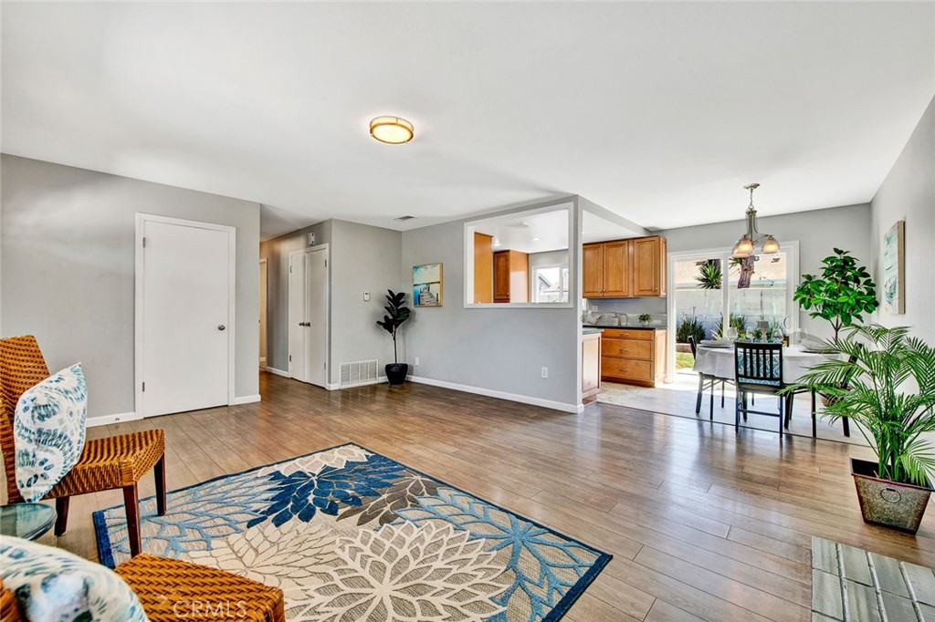 5022 Bluejay Circle