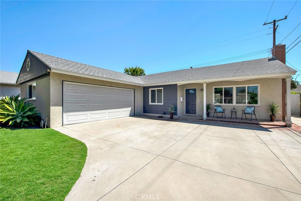 5022 Bluejay Circle