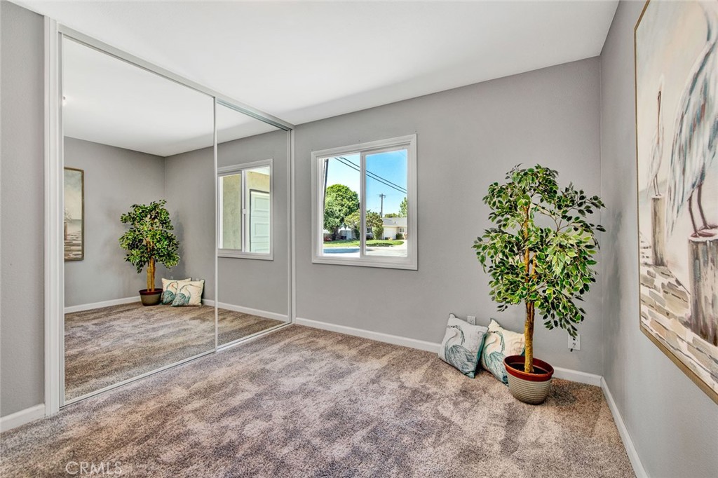 5022 Bluejay Circle