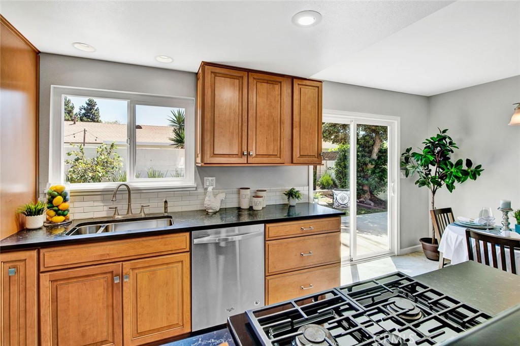 5022 Bluejay Circle