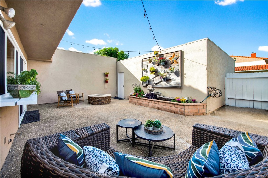10555 La Rosa Circle
