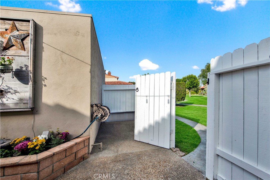 10555 La Rosa Circle