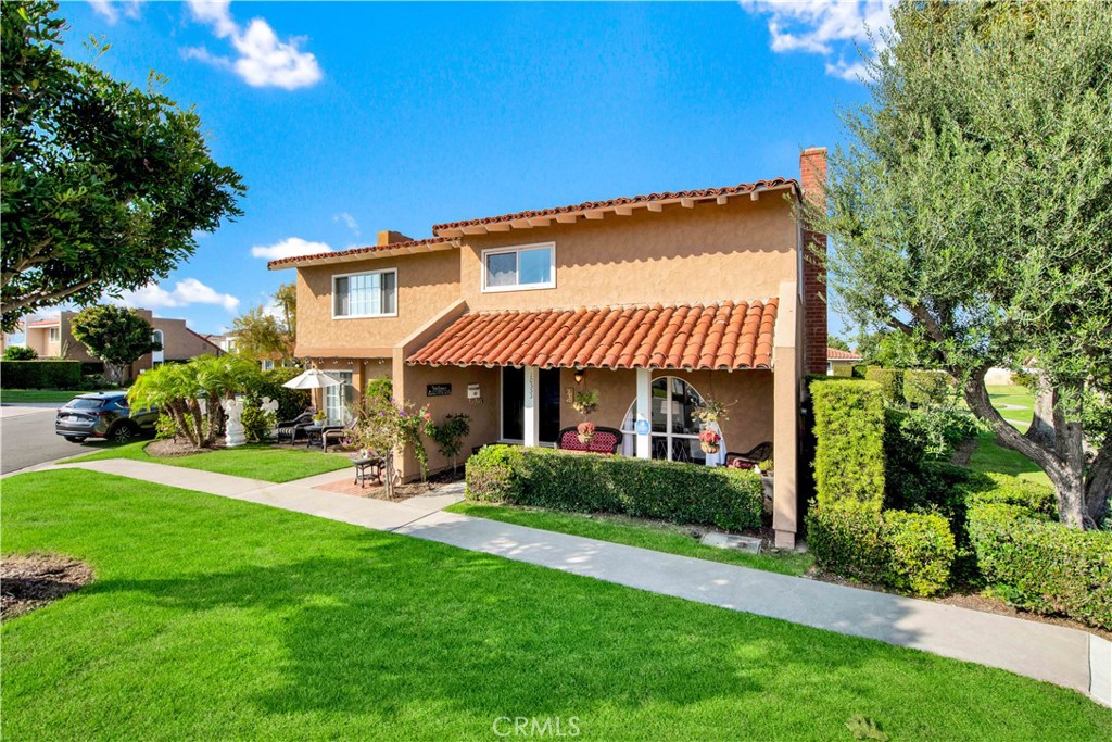 10555 La Rosa Circle