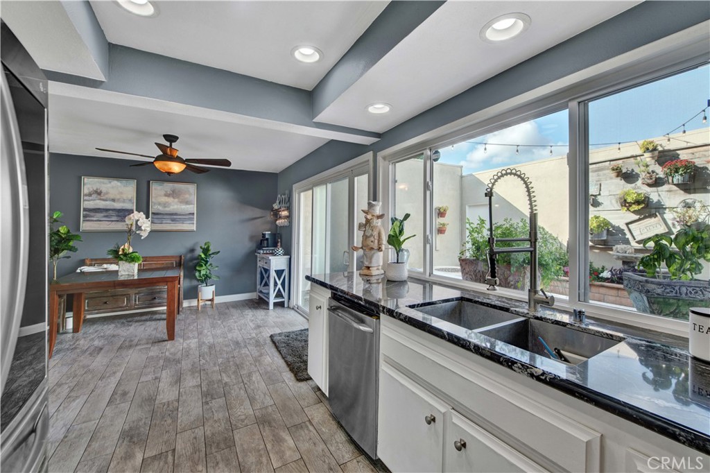 10555 La Rosa Circle