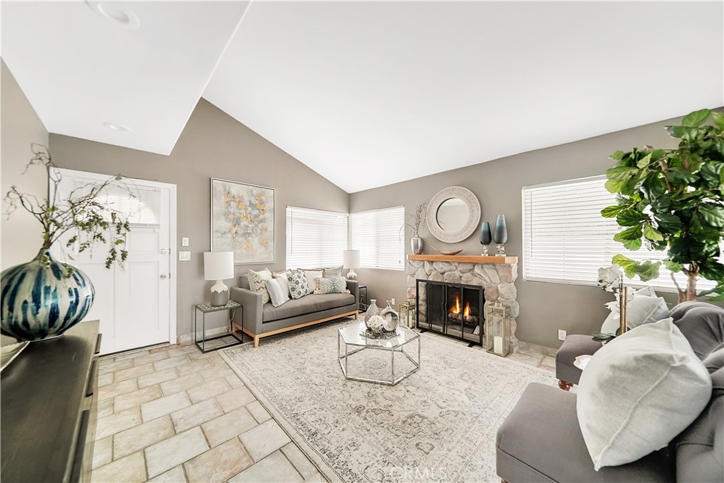 4491 Robinwood Cir
