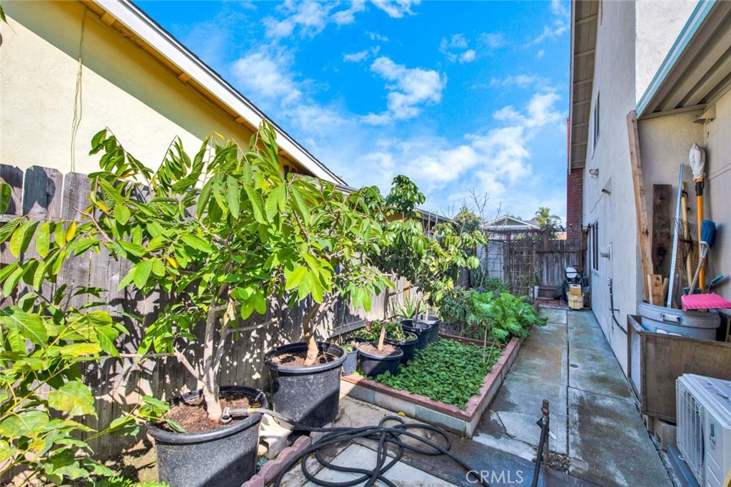 16073 Redwood Street