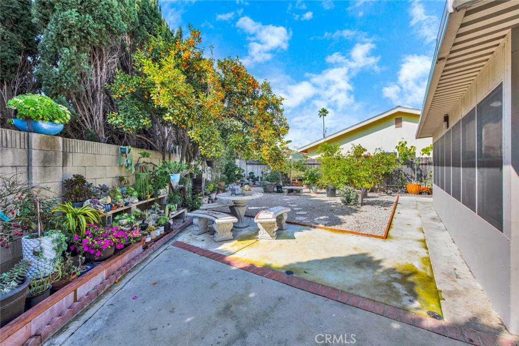 16073 Redwood Street